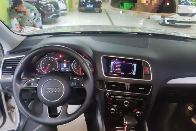 Used Audi Q5 2017 Plus 40 TFSI Technology Model
