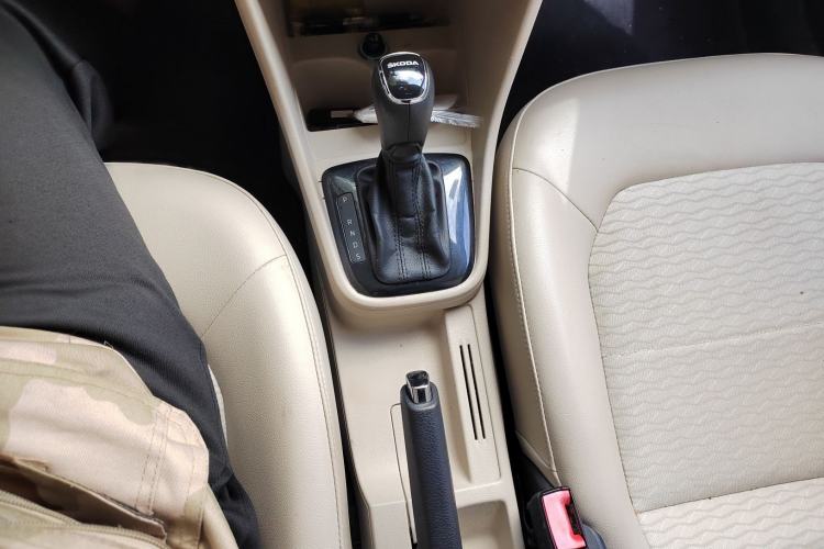 Used Skoda Rapid 2015 1.6L Automatic Smart Selection Model
