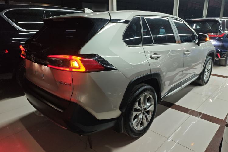 Used Toyota Wildlander 2022 2.0L CVT Two-Wheel Drive Luxury Edition
