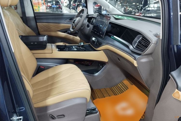 Used Denza D9 2022 DM-i 970 Four-Wheel Drive Flagship Model
