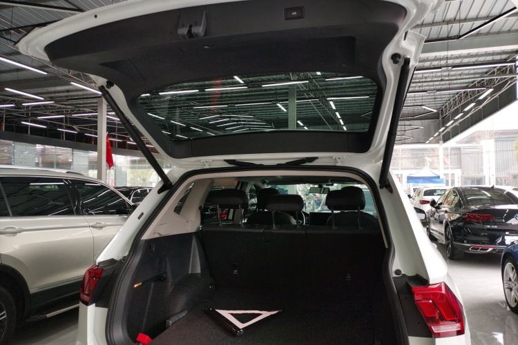 Used Volkswagen Tiguan L 2023 330TSI Automatic Two-Wheel Drive Smart Edition
