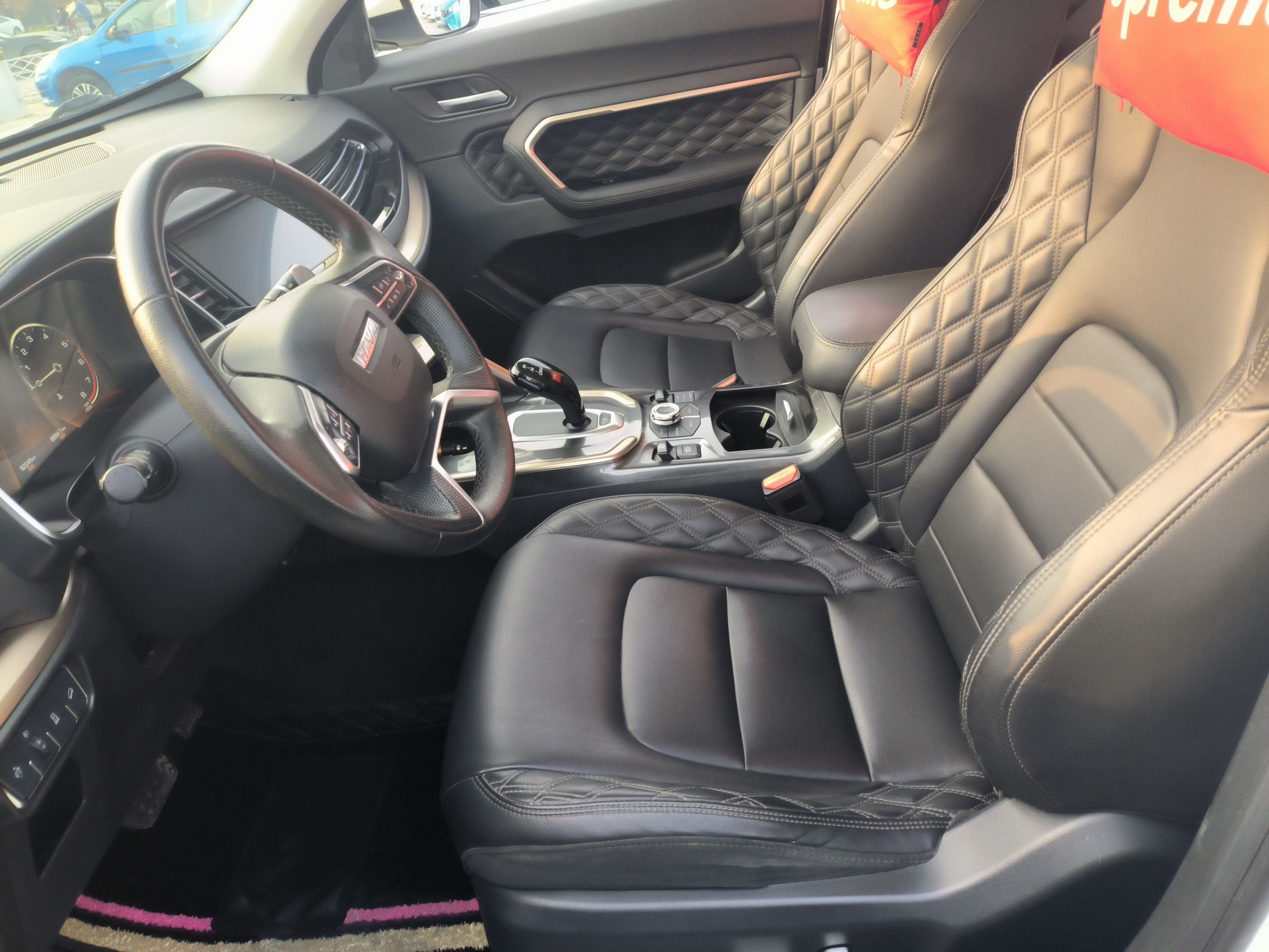 المقاعد الأمامية داخل السيارة