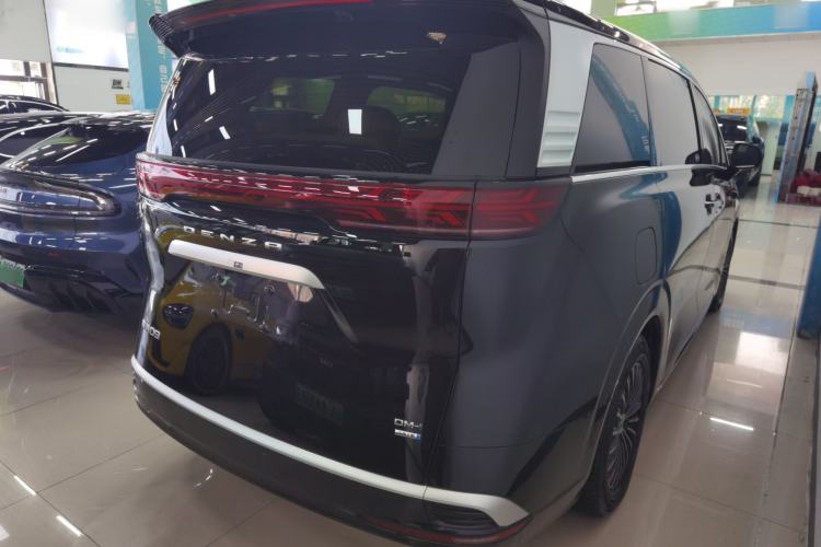 Used Denza D9 2025 DM-i Smart Drive 1100 Luxury Model