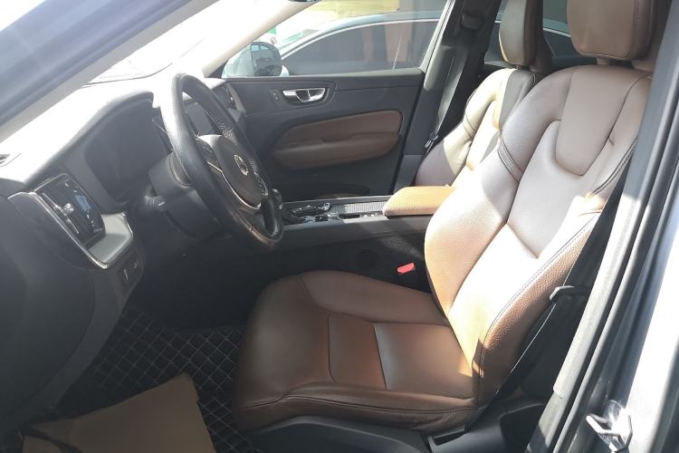 Used Volvo XC60 2019 T5 4x4 Smart & Dynamic Sport Edition China VI Standard
