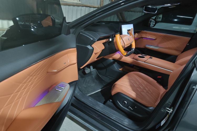 Used  S07 2023 200Max Range-Extended Version
