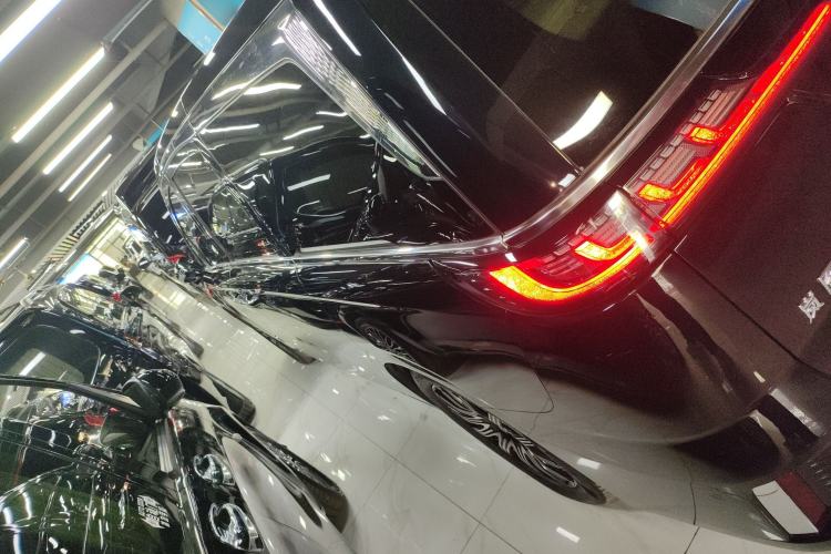 Used VOYAH Dream 2025 EV Four-Wheel Drive Flagship Kunpeng Edition
