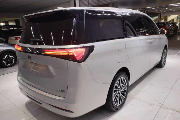 Used Buick GL8 New Energy 2025 Lu Shang Luxury Edition 7-Seater
