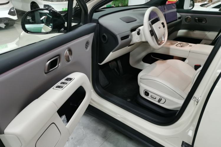 Used Li Auto Li Auto i6 2025 Model Four-Wheel-Drive Standard Type