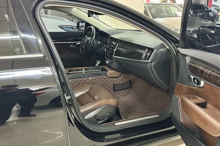 Used Volvo S90 2017 T4 Zhiyuan Edition
