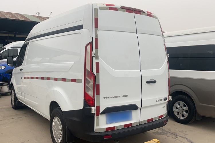 Used Ford Transit 2017 2.0T Gasoline Van Mid-Drive Mid-Roof China V Standard
