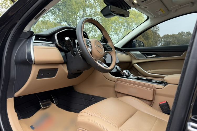 Used Jaguar XFL 2025 Model—2.0T P250, Two-Wheel Drive, Premium Luxury Edition
