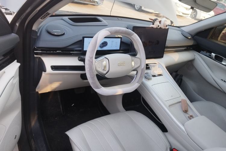 Used  E5 2024 530 km Exploration+ Version
