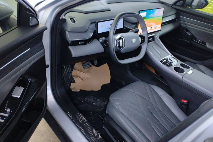 Used  L6 2025 EM-i 140km Starship Edition