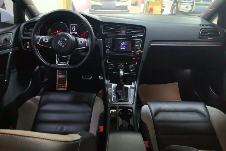 Used Volkswagen Golf 2016 1.4TSI Automatic R-Line
