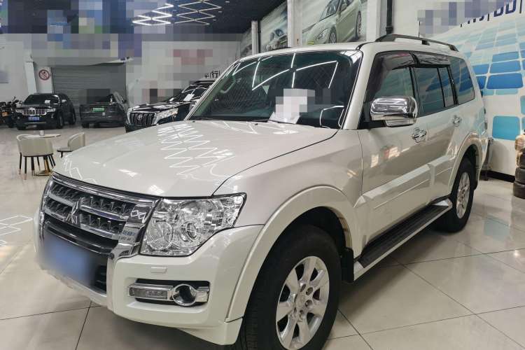 Used Mitsubishi Pajero 2018 3.0L Automatic Luxury Edition
