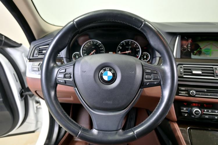 Used BMW 5 Series 2014 528Li Leading Model
