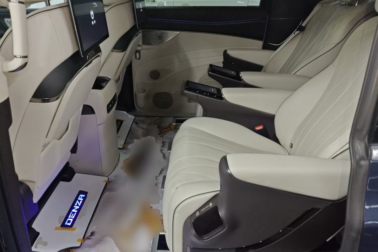 Used Denza D9 2024 DM-i 980 Four-Wheel Drive Flagship Model
