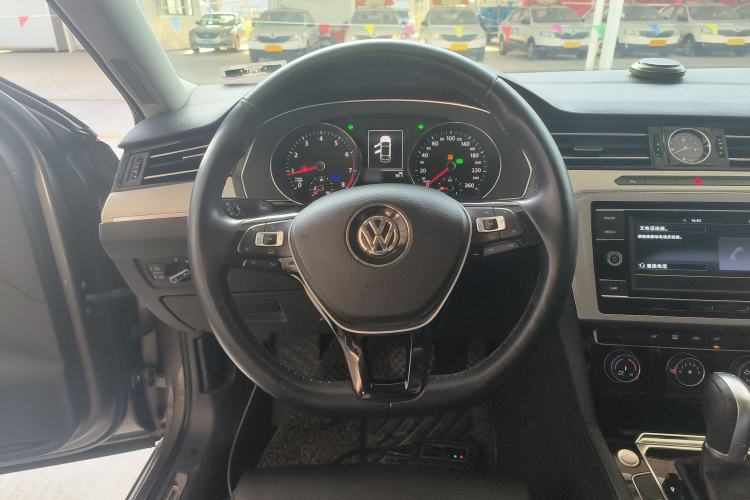 Used Volkswagen Magotan 2017 330TSI DSG Leading Model
