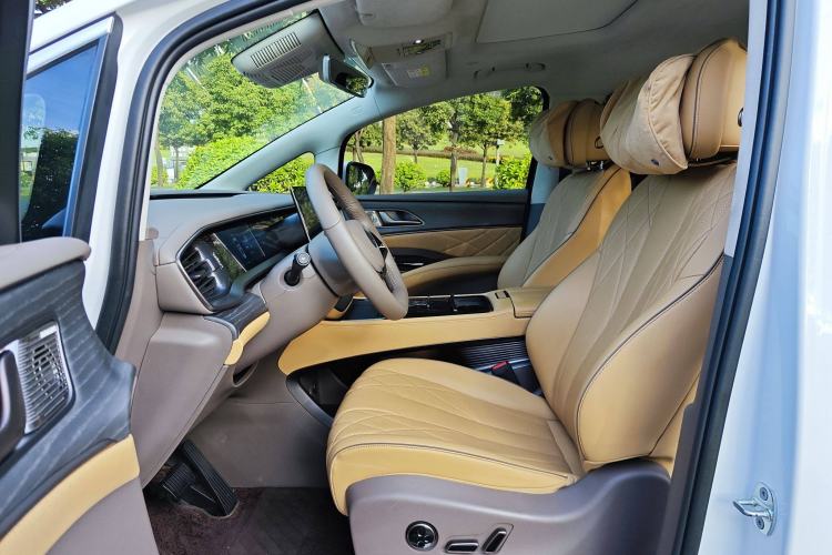 Used Denza D9 2022 DM-i 970 Four-Wheel Drive Flagship Model
