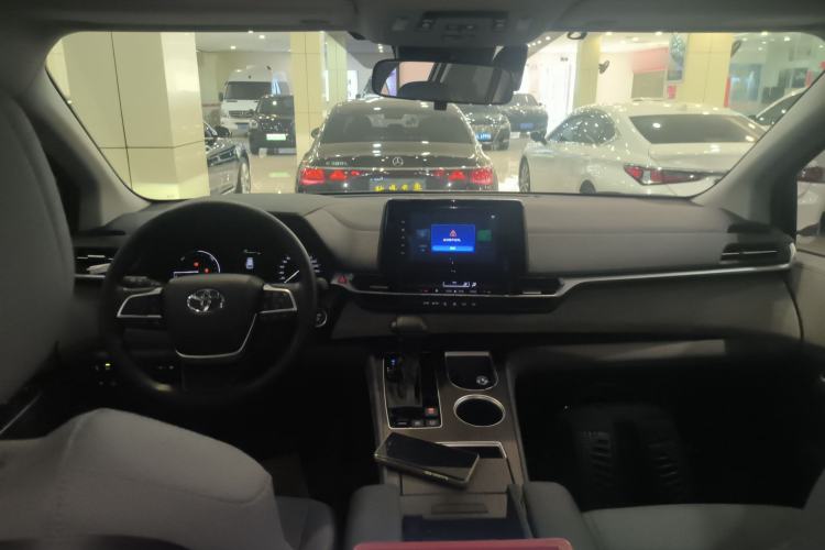 Used Toyota Granvia 2023 2.5L Hybrid Luxury Edition