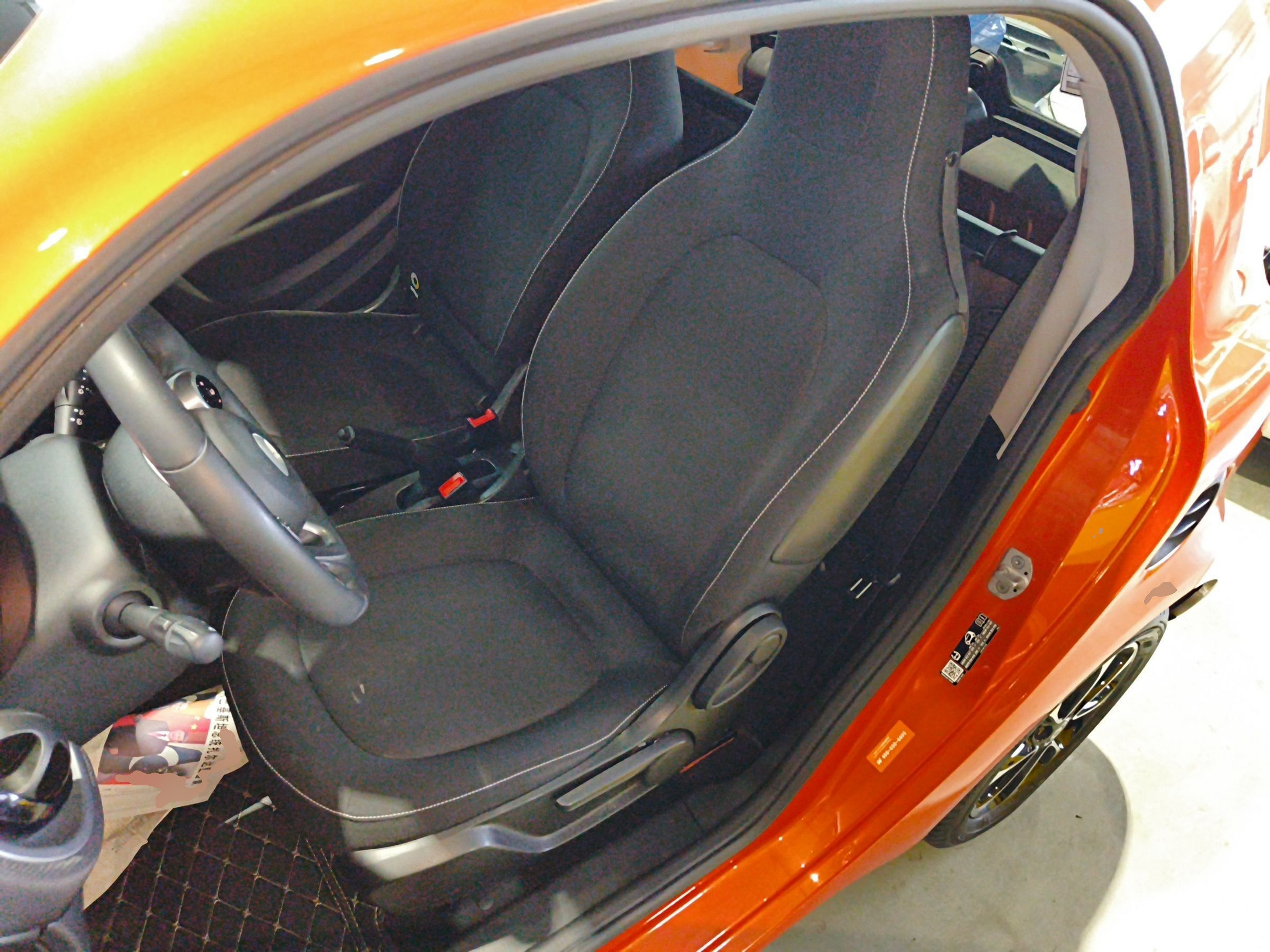 المقاعد الأمامية داخل السيارة