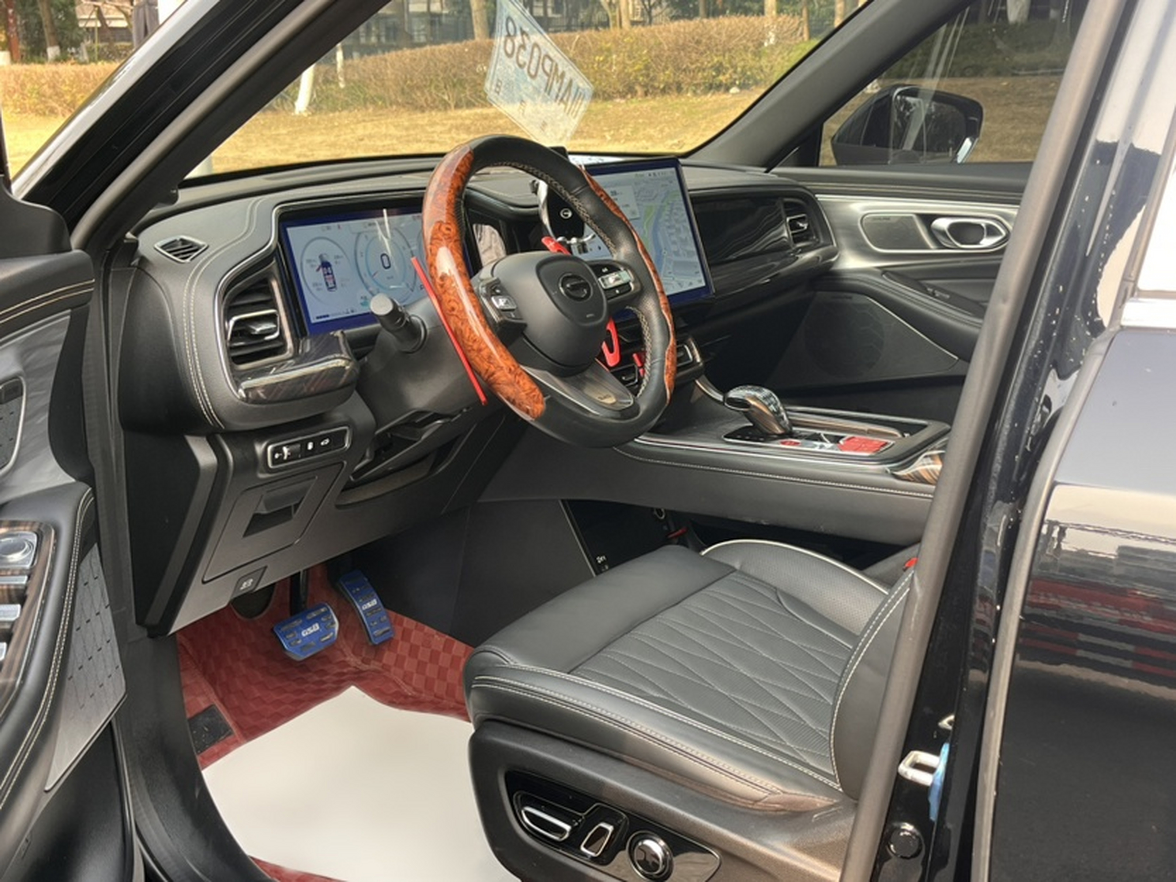 المقاعد الأمامية داخل السيارة