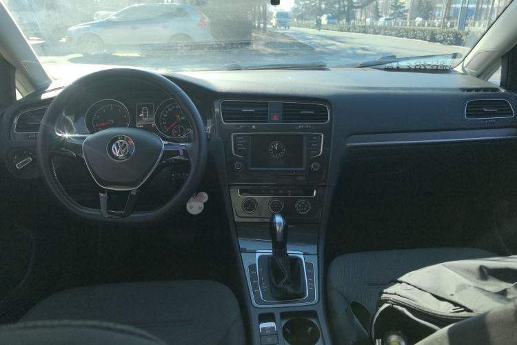 Used Volkswagen Golf 2017 1.6L Automatic Comfort Million-Vehicle Anniversary Edition
