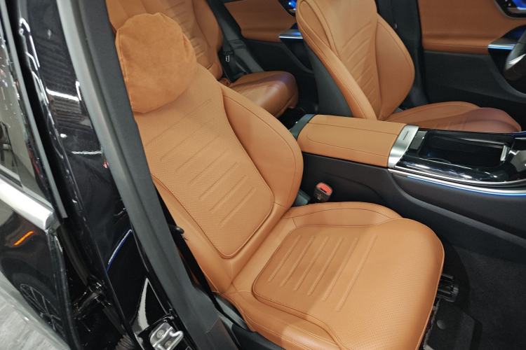 Used Mercedes-Benz GLC 2023 Facelift GLC 260 L 4MATIC Luxury Version 7-Seater