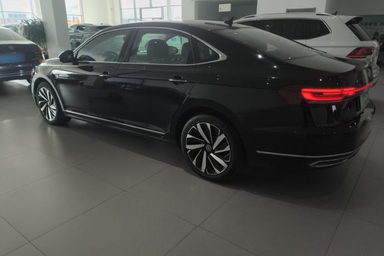 Used Volkswagen Passat 2024 380TSI Dragon Glory Edition
