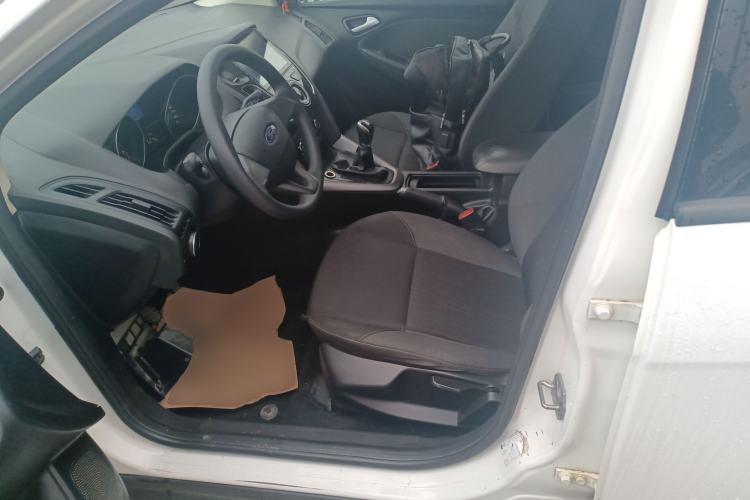 Used Ford Focus 2015 Hatchback 1.6L Manual Comfort Edition
