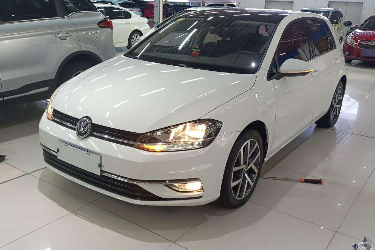 Used Volkswagen Golf 2018 230TSI Automatic Luxury Version
