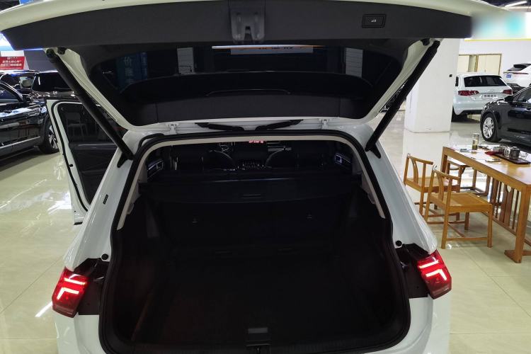 Used Volkswagen Tiguan L 2023 330TSI Automatic Two-Wheel Drive R-Line Enjoyment Edition
