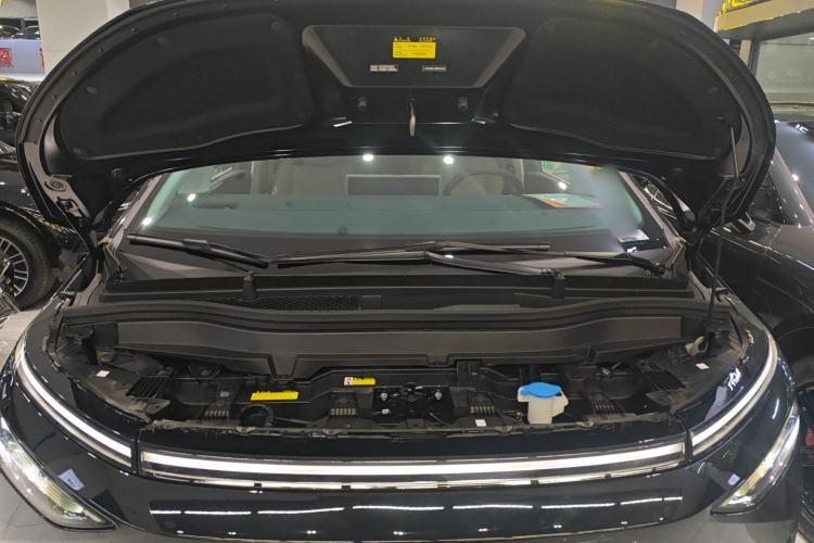 Used XPeng X9 2024 702 Ultra-Long Range Max
