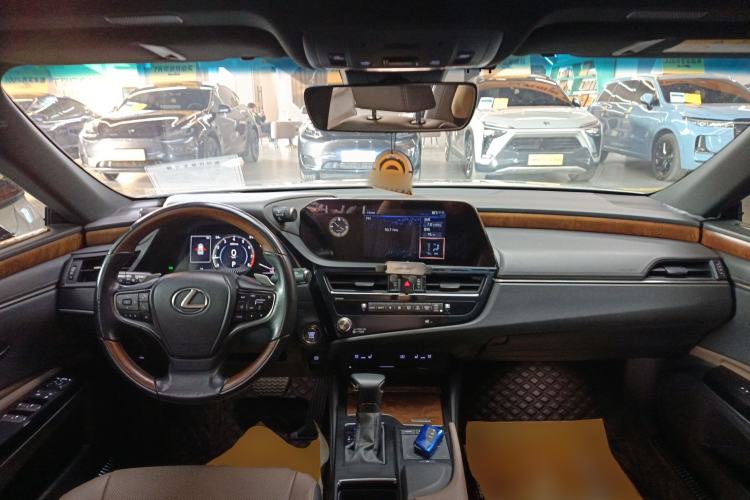 Used Lexus ES 2021 200 Luxury Edition
