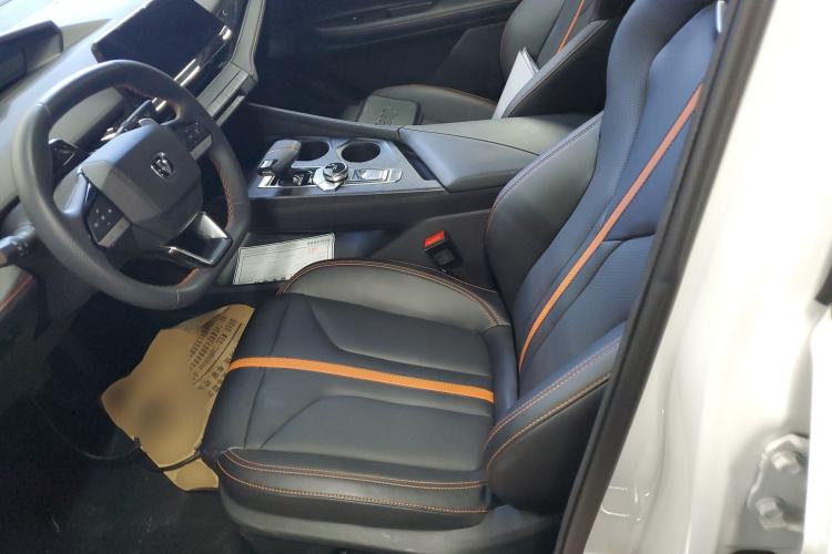 Used Changan UNI-V 2024 1.5T Prestige Edition
