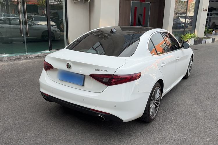 Used Alfa Romeo Giulia 2017 2.0T 280HP Luxury Edition
