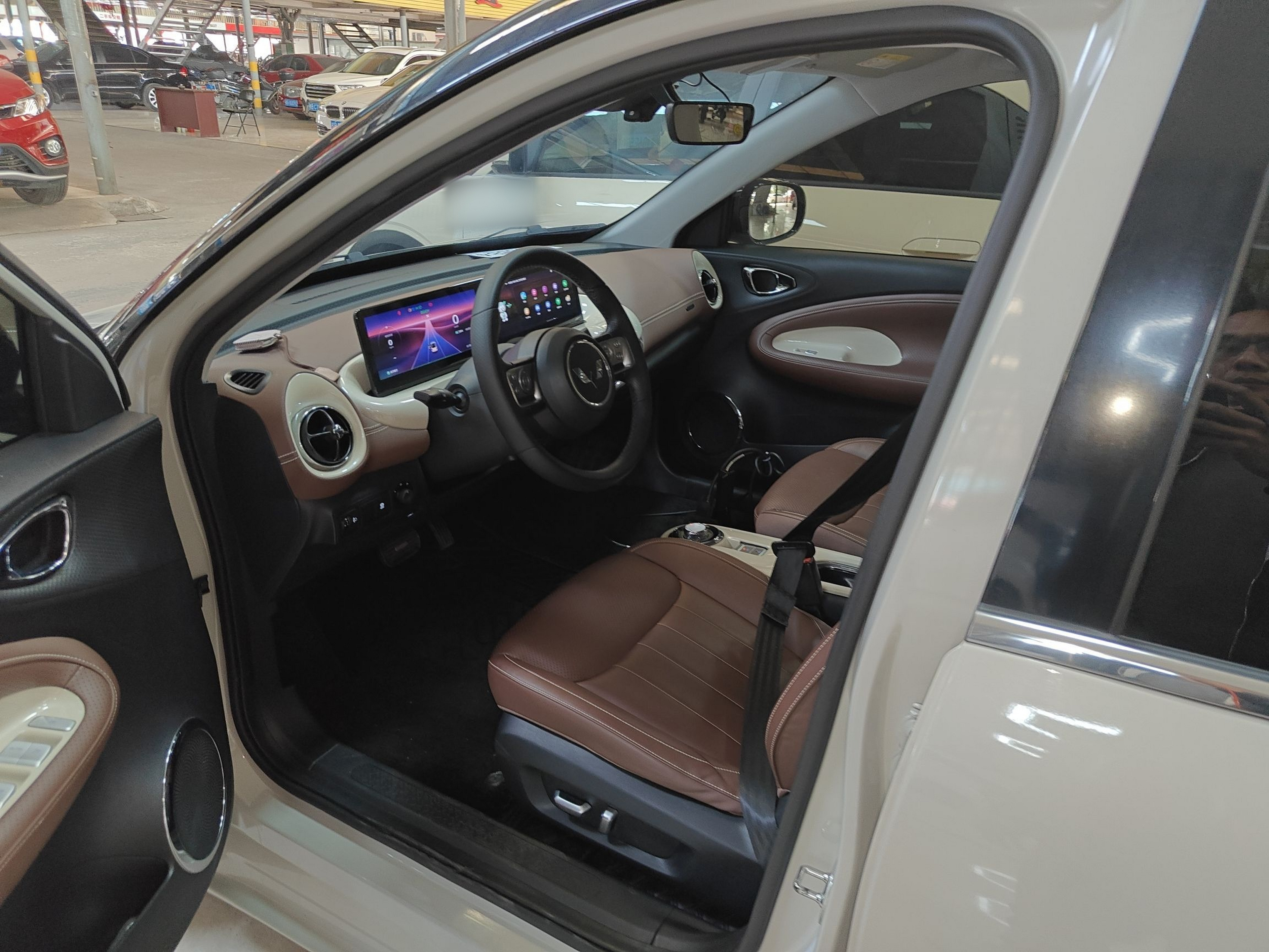 Переднее сиденье в автомобиле