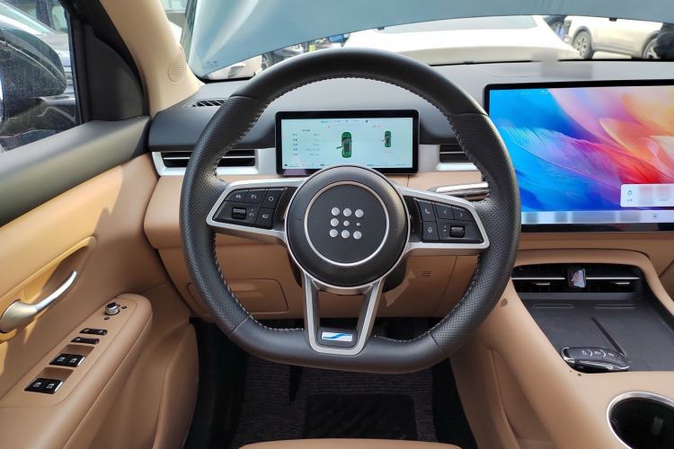 Used  E5 PLUS 2025 165 km Long-Range Version PLUS 7-Seater