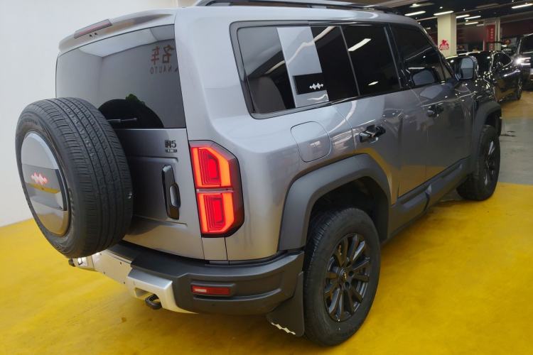 Used Formula Leopard Leopard 5 2023 Navigator Edition
