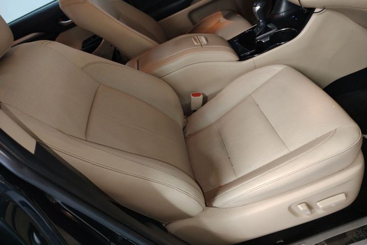 Used Toyota Highlander 2018 2.0T Two-Wheel Drive Luxury Edition 7 Seats China VI Standard
