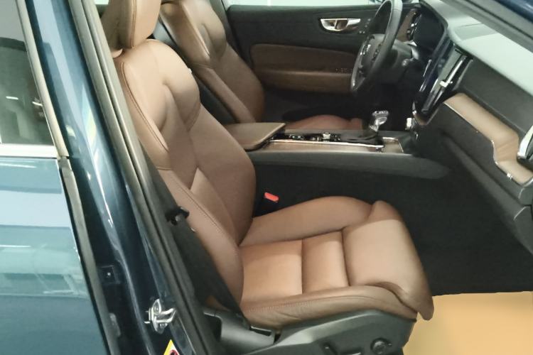 Used Volvo XC60 2021 T5 4x4 Smart Luxury Edition