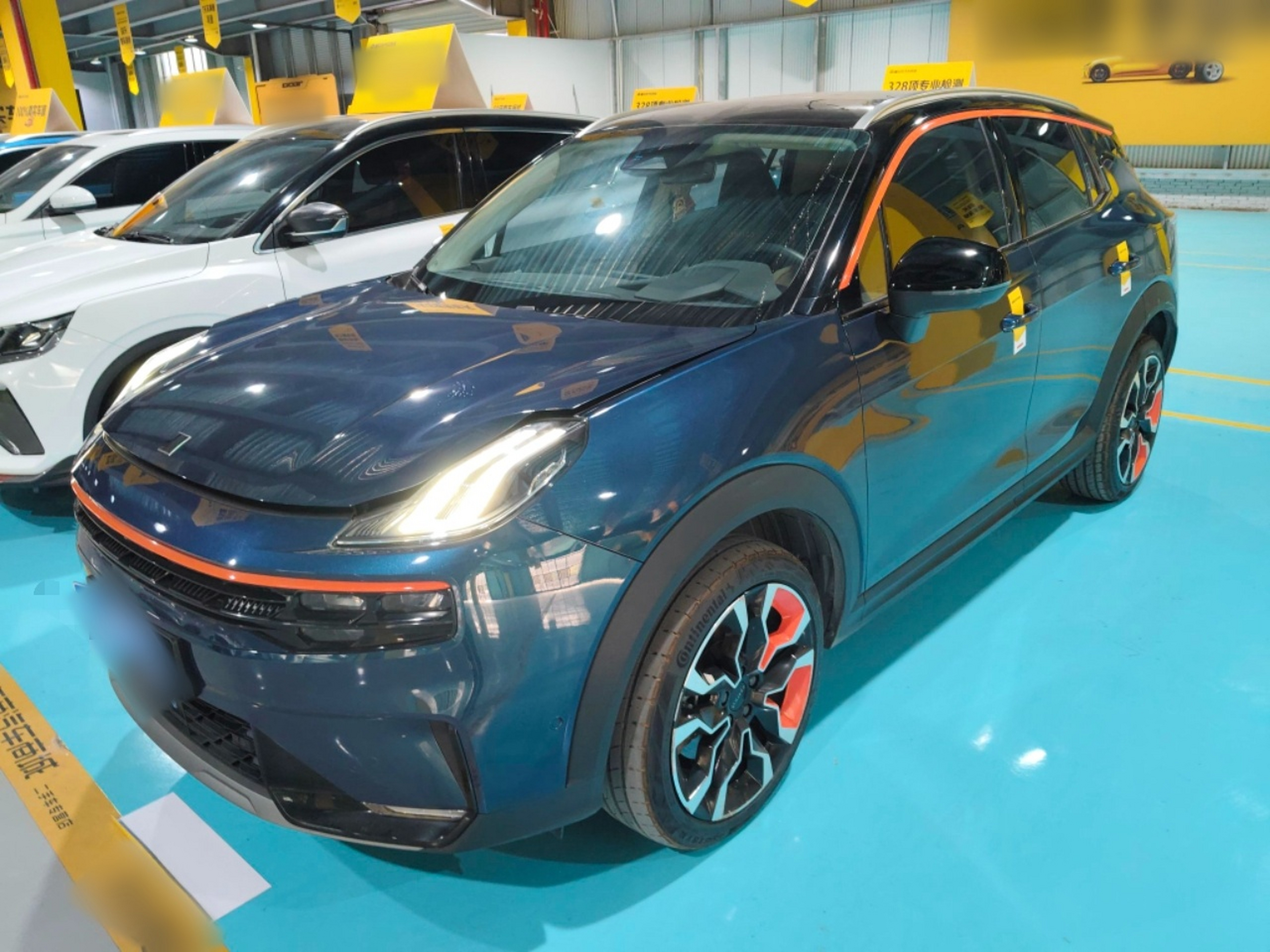 تحت مقدمة السيارة