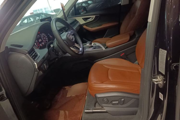 Used Audi Q7 2018 40 TFSI Comfort Model
