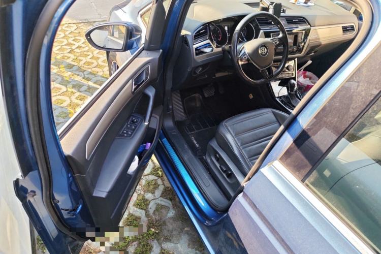 Used Volkswagen Touran 2016 Volkswagen Touran L 280TSI DSG Luxury Edition
