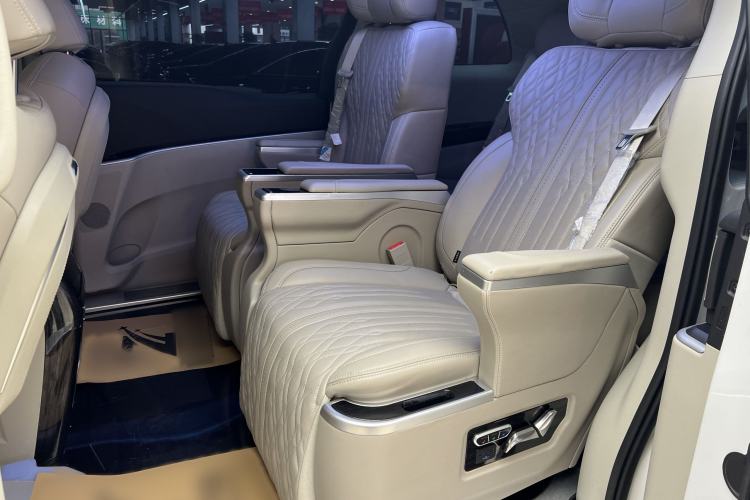 Used Buick GL8 2023 Land Executive Class Comfort Model
