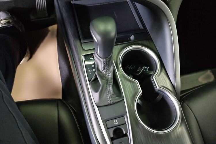 Used Toyota Camry 2021 2.0G Luxury Edition
