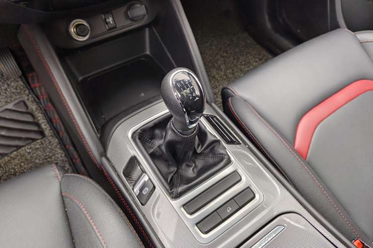 Used Changan CS55 2018 1.5T Manual Colorful Model China V Standard
