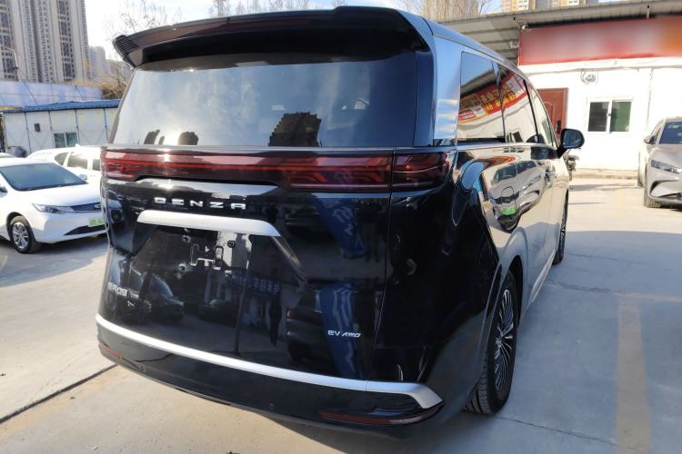 Used Denza D9 2022 EV 600 Four-Wheel Drive Flagship Model
