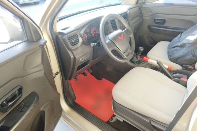 Used Wuling Hongguang V 2022 1.5L Jingqu Edition Enclosed-Window Vehicle with Electric Power Steering LAR
