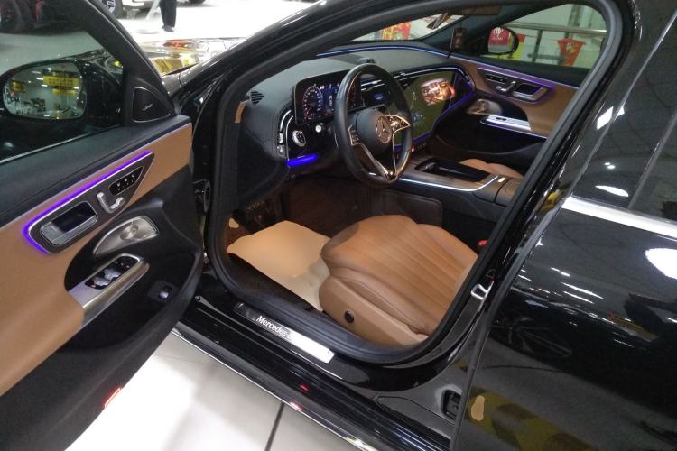 Used Mercedes-Benz E-Class 2024 Facelift E 300 L Luxury Edition

